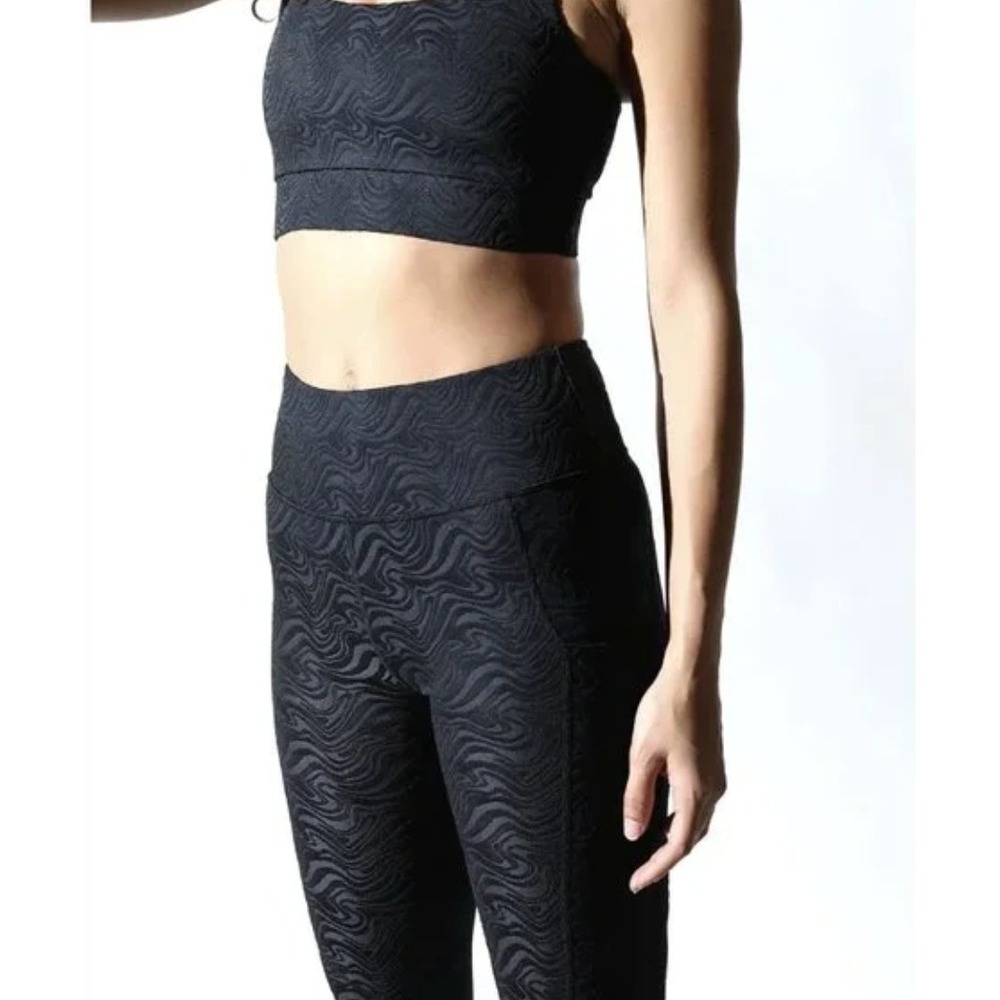 Black High Rise Leggings Medium Pockets 3D Wave Swirl Gym Girl Twenty Montreal